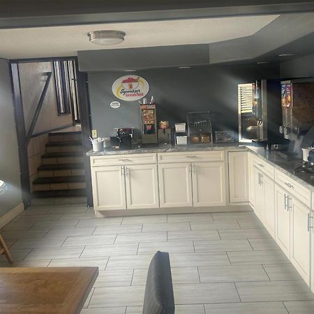 Super 8 By Wyndham Miles City Buitenkant foto