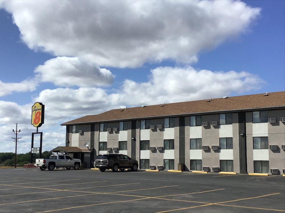 Super 8 By Wyndham Miles City Buitenkant foto