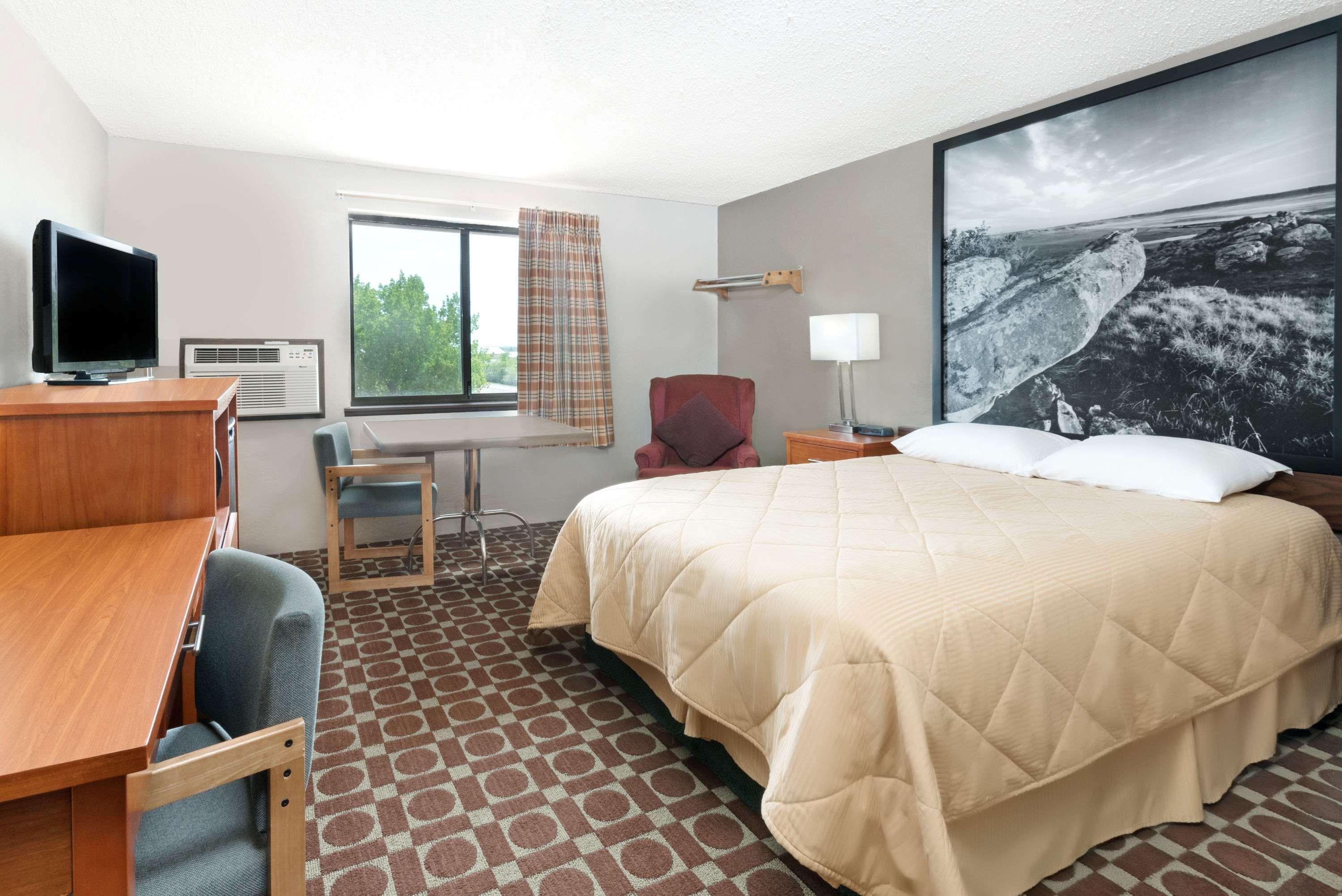 Super 8 By Wyndham Miles City Buitenkant foto