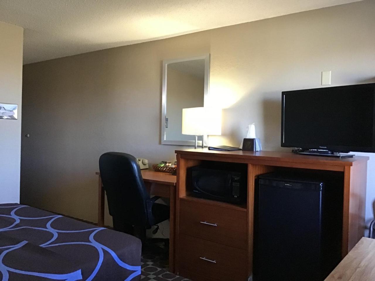 Super 8 By Wyndham Miles City Buitenkant foto